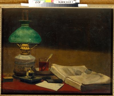 ""Nature morte"" (Zátiší) Kniha, stolní lampa, sklenice a šálek čaje - Malba Vasilije Polenova (1844-1927) Olej na plátně Rozměr 61,3x79,3 cm Regionální muzeum umění, Lugansk od Vasilij Dmitrievich Polenov
