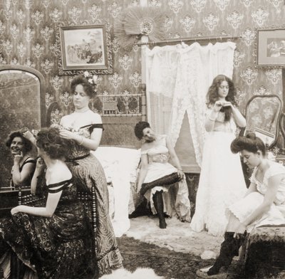 "Oblékání na ples", asi 1900 (sépiová fotografie) (viz také 473245) od Vermont, USA H.C. White Company