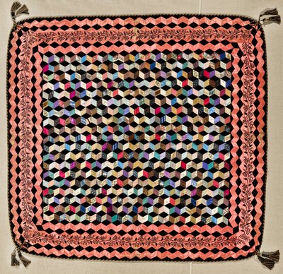 Tumbling Blocks Quilt, cca 1865-70 (hedvábí, samet a dřevo) od Victoria Royall Broadhead