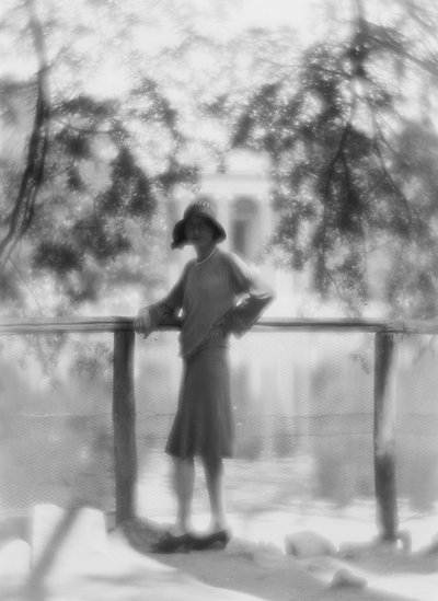 Portrét mladé ženy, Řím; fotoateliér od Vincenzo Balocchi