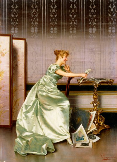 Elegantní dáma obdivující portfolio tiskovin od Vittorio Reggianini