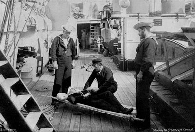 Sanitní cvičení na palubě křižníku HMS Tartar, 1896. od W Gregory
