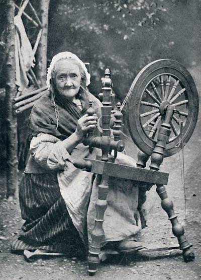 Stará Irka u svého kolovratu, 1912 od W. Lawrence