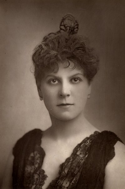""Jessie Millward (paní John Glendinning) anglická herečka. Člen divadelní společnosti Henryho Irvinga. (woodburytype) od W. and D. (after) Downey