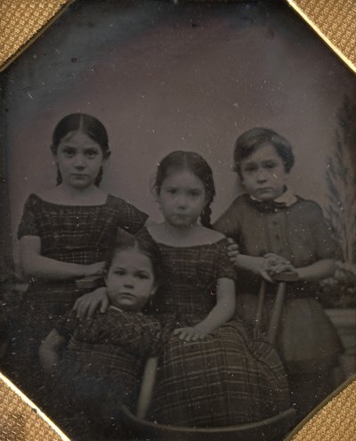 Děti profesora Schneidera, asi 1842. Tvůrci: W. & F. Langenheim, William Langenheim. od William and Frederick Langenheim