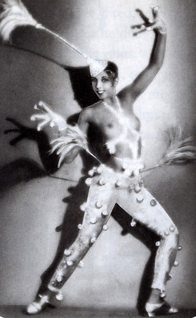 Josephine Baker kolem roku 1927 (černobílá fotografie) od Walery
