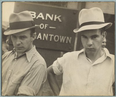 Tváře z hlavní ulice / Scéna z ulice, Morgantown, Západní Virginie od Walker Evans