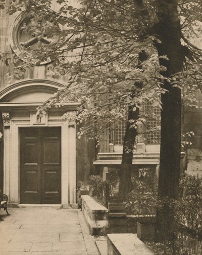 Jižní dveře kostela St. Mary Aldermanbury, c1935. od Walter Benington
