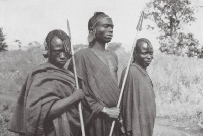 Kikujové z britské východní Afriky (čb fotografie) od Walter Mittelholzer