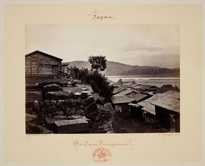 Fusiyama. Dům a hora Fuji v pozadí. od Wilhelm J. Burger