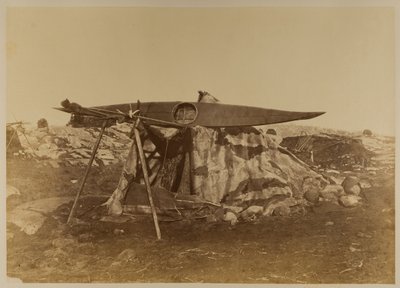 Esquimaux Toupek nebo Skin stan, deska 121 z Bradfordových "The Arctic Regions", 1873 od William Bradford
