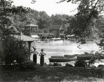 Central Park Boat House, c.1910-21 od William Davis Hassler
