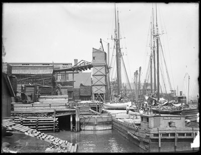Doky a lodě na neidentifikovaném nábřeží, možná Harlem River, Inwood, New York, kolem roku 1910 od William Davis Hassler