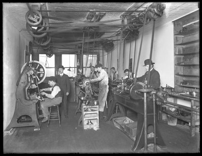 Dílna v pátém patře, Geyser Electric Water Heater Company, 42 Hudson Street, New York, 31. prosince 1914. od William Davis Hassler