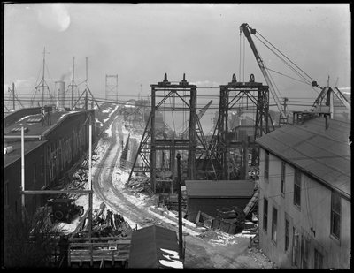 Kanceláře společnosti New York Dock Company v Montague Street, převzato z pouličního mostu, Brooklyn, 17. února 1917 od William Davis Hassler