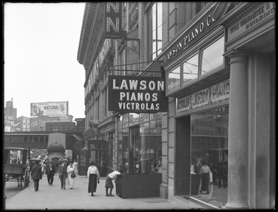 Sign for Lawson Pianos, 372 E. 149th Street, New York City, 2. srpna 1916 od William Davis Hassler