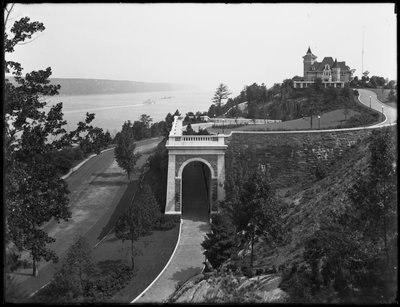 Tryon Hall, Billings Estate, Inwood, New York City, cca 1914 od William Davis Hassler