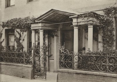 Doorway, Arcaded Porch ve Wimborne, Dorset (černobílá fotografie) od William Galsworthy Davie