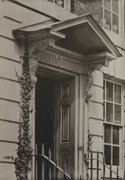 Doorway, Castle Hill, Winchester (černobílá fotografie) od William Galsworthy Davie