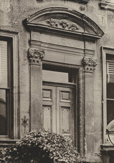 Doorway, Chipping Campden, Gloucestershire (černobílá fotografie) od William Galsworthy Davie
