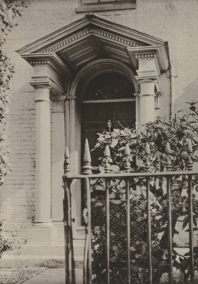 Doorway, Cranbrook, Kent (černobílá fotografie) od William Galsworthy Davie