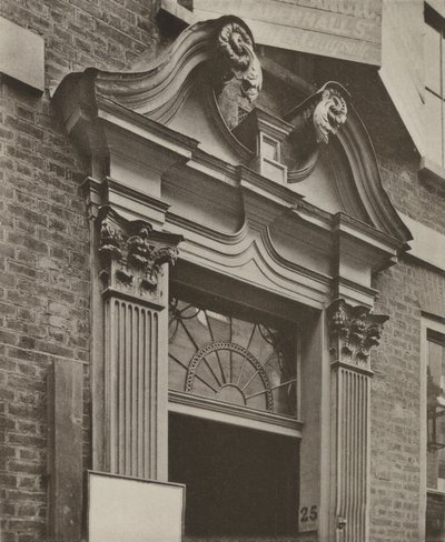 Doorway, Crutched Friars, Londýn (černobílá fotografie) od William Galsworthy Davie