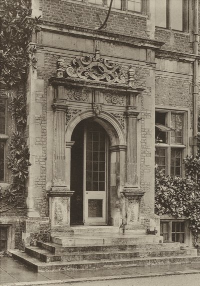 Doorway, In the Court, Hatfield House (č/b foto) od William Galsworthy Davie