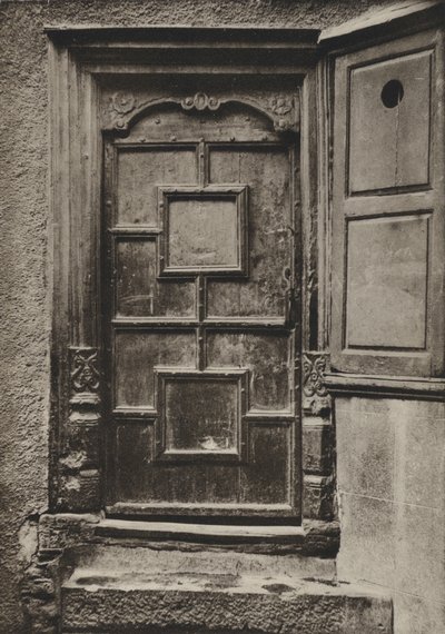 Doorway, Looe Street, Plymouth (černobílá fotografie) od William Galsworthy Davie