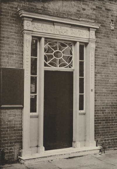 Doorway, Newbury, Berks (černobílá fotografie) od William Galsworthy Davie