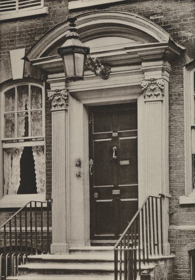 Doorway, Southgate Street, Winchester (černobílá fotografie) od William Galsworthy Davie