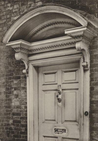 Doorway, The Causeway, Horsham, Sussex (černobílá fotografie) od William Galsworthy Davie