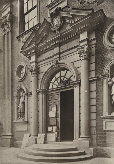 Doorway, The Guildhall, Worcester (černobílá fotografie) od William Galsworthy Davie