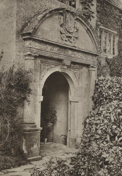 Doorway, The Manor, Upper Swell, Gloucestershire (černobílá fotografie) od William Galsworthy Davie