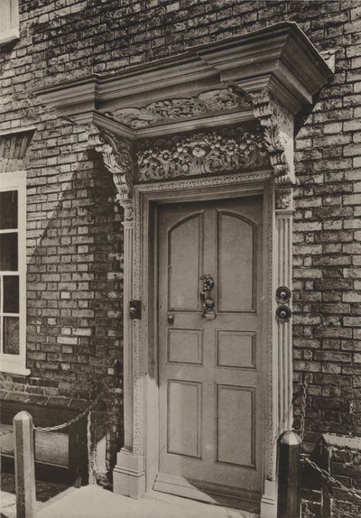 Doorway, West Street, Rye, Sussex (černobílá fotografie) od William Galsworthy Davie