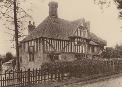 Farma Yew-Tree, poblíž Beckley a Northiam, Sussex (čb fotografie) od William Galsworthy Davie