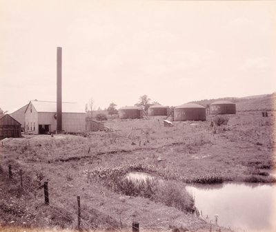 Čerpací stanice ropy u Athén pro železnici Lehigh Valley Railroad od William H. Rau