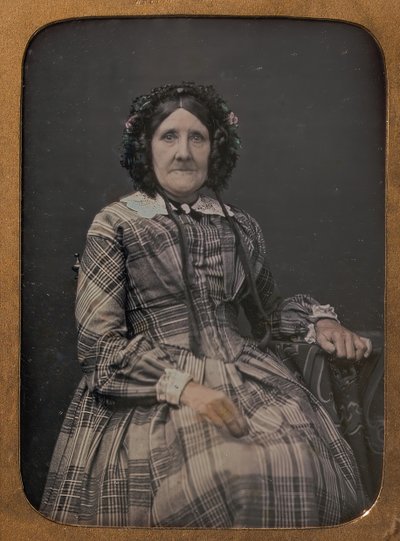 Sedící starší žena v kostkovaných šatech a čepici, 1854-60. od William Hardy Kent