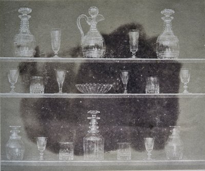 Skleněné předměty, Fotografie, z Pencil of Nature, 1844 od William Henry Fox Talbot