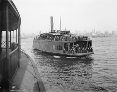 Trajektová loď, New York, cca 1900 (černobílá fotografie) od William Henry Jackson