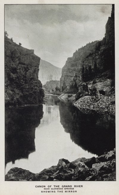 Canyons of Colorado: Canon of the Grand River, poblíž Glenwood Springs, ukazující zrcadlo (černobílá fotografie) od William Henry Jackson