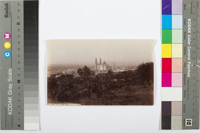 Lagos, celkový pohled na katedrálu, 1883-1884 (tisk alba) od William Henry Jackson