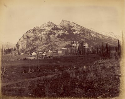 Twin Peaks a C.P.R. Hotel, Banff od William McFarlane Notman