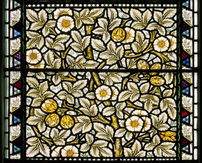 Kirkcaldy Old Kirk, Morris & Co., William Morris, Wild Roses & Hazelnuts, 1886 od William Morris