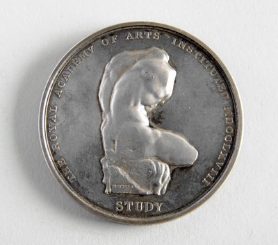R.A. medaile udělena George Framptonovi 10.12.1884 za nejlepší model figury (kov) od William Wyon