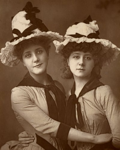 Dvě růže, Maude Millett a Annie Hughes, britské herečky, 1888 od William and Daniel Downey