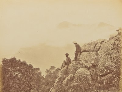 [Muži stojící na skalních útvarech] od Willoughby Wallace Hooper