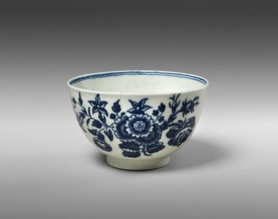 Čajová miska, c. 1770-1783 (měkký pastový porcelán s transferovým tiskem) od Worcester Porcelain Manufactory