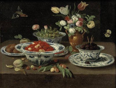 Lesní jahody v čínské porcelánové míse "kraak", ostružiny v druhé míse stojící na talíři, různé květiny v bronzové váze, damsony v další míse a vlašské ořechy na talíři, broskev, větvička třešní a další ovoce, vše na kameni. od Workshop of Jan van Kessel the Elder