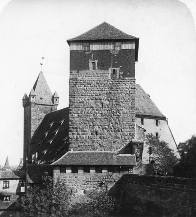 Quintagonální věž Funfeckiger Thurm, Kaiserstallung, Norimberk, Německo, 1900. od Wurthle and Sons
