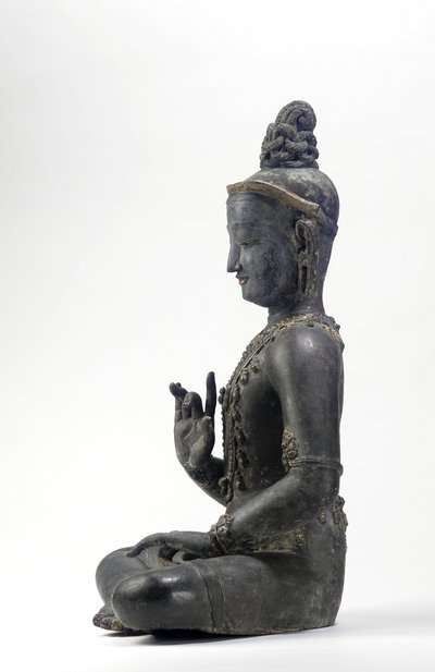 Bódhisattva v nepálsko-čínském stylu (lak, látka, stopy modré, zlaté a zelené barvy a plátkové zlato) od Yuan Dynasty Chinese School